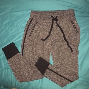 Lounge pants with zipper pockets, size L